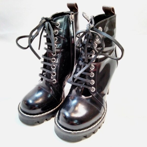 LOUIS VUITTON Star Trail Ankle Boot Black - Picture 1 of 8